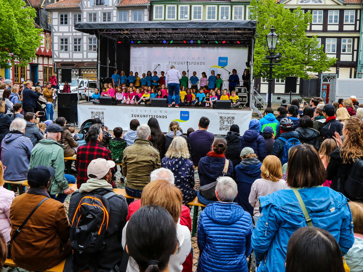 Viele Besucherinnen und Besucher und ein tolles Programm auf der Bühne: das bot der „Tag der Begegnung 2026“