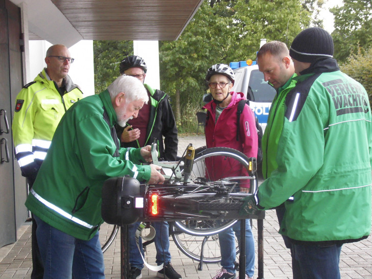 Klaus Seiffert codiert Fahrräder.