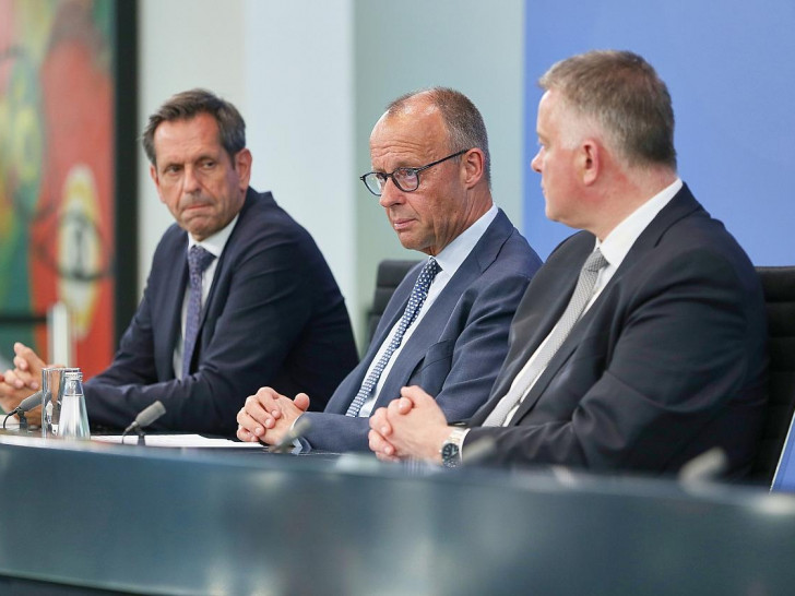 Olaf Lies, Friedrich Merz, Gordon Schnieder am 25.06.2026