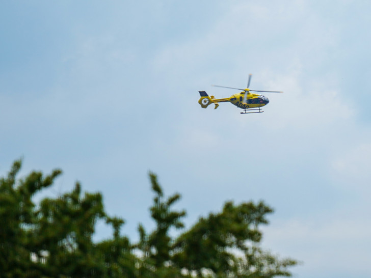 Ein Verletzter musste mit dem Rettungshubschrauber ins Krankenhaus gebracht werden. (Archivbild)