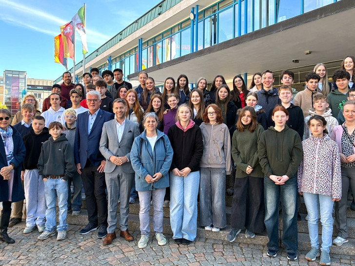 Oberbürgermeister Dennis Weilmann empfing die Schüler aus Marignane. 