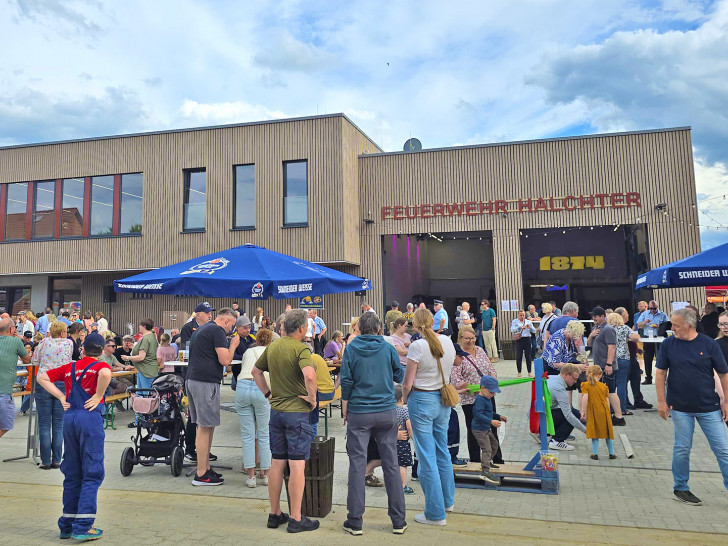 Das neue Feuerwehrhaus in Halchter geht jetzt offiziell in den Betrieb.