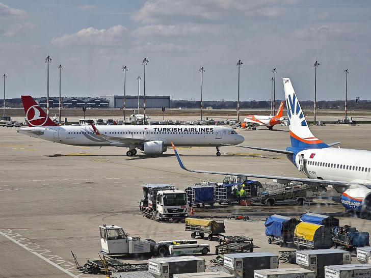 Flugzeuge von Turkish Airlines und Sunexpress (Archiv)
