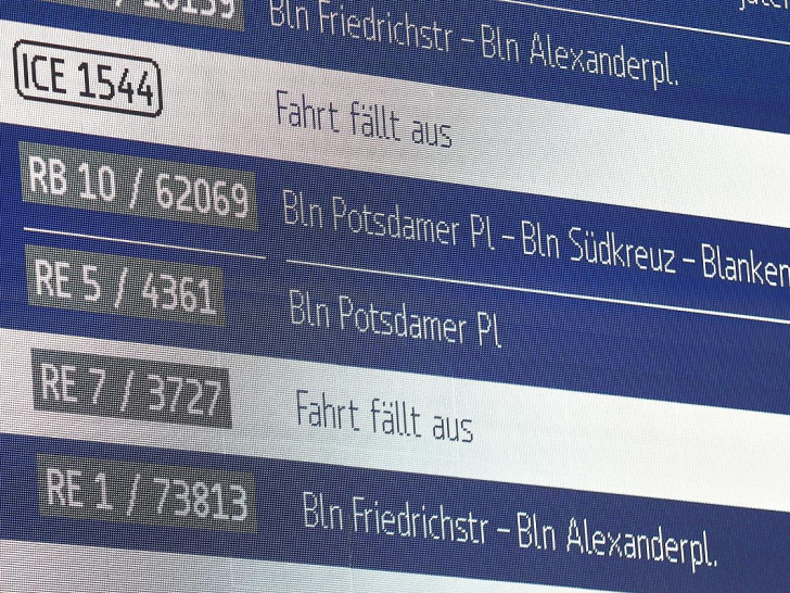 Anzeigetafel bei der Deutschen Bahn (Archiv)