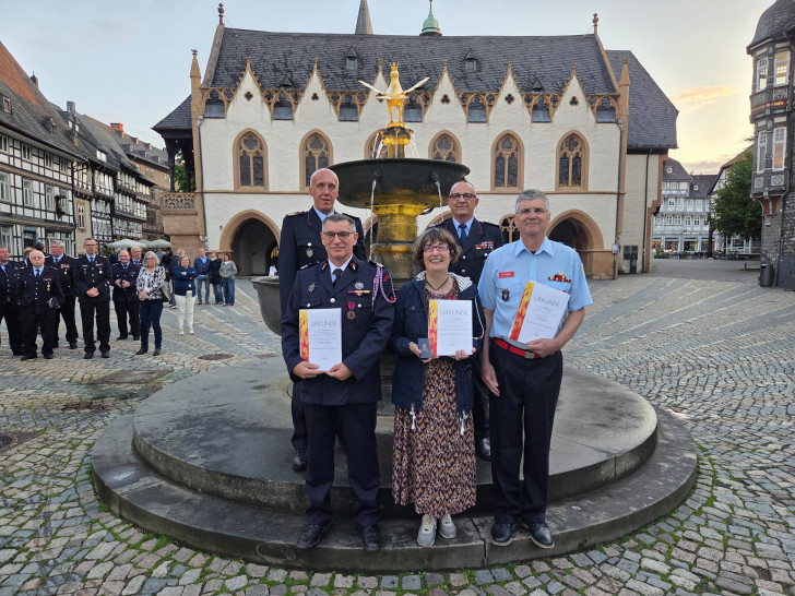 Die Feuerwehr Goslar verlieh die internationale Auszeichnung an Kollegen aus Portugal und Frankreich.