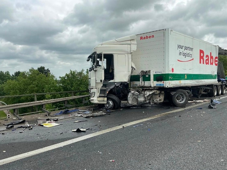 Verkehrsunfall mit zwei LKW (Archiv)