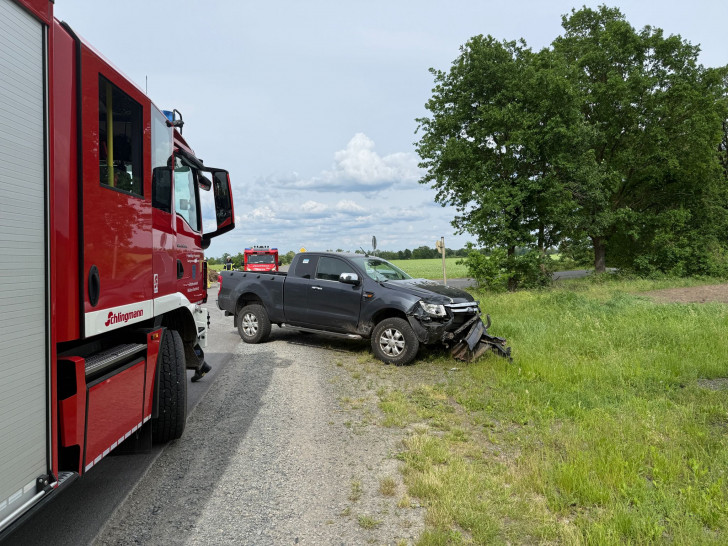 Der Pickup und ein Kleintransporter waren zusammengestoßen.