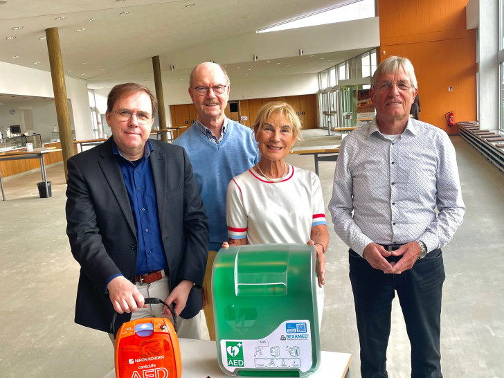 Der Theaterring/Philharmonische Gesellschaft Wolfsburg stattet das Theaterfoyer mit einem Defibrillator aus.