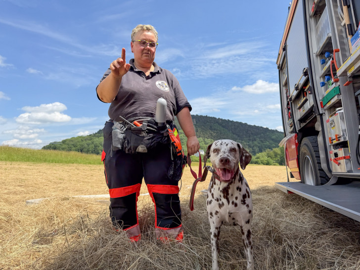 Suchhund Paula (mit Hundeführerin Kirstin Bock) war erfolgreich und erschnüffelte den Vermissten.