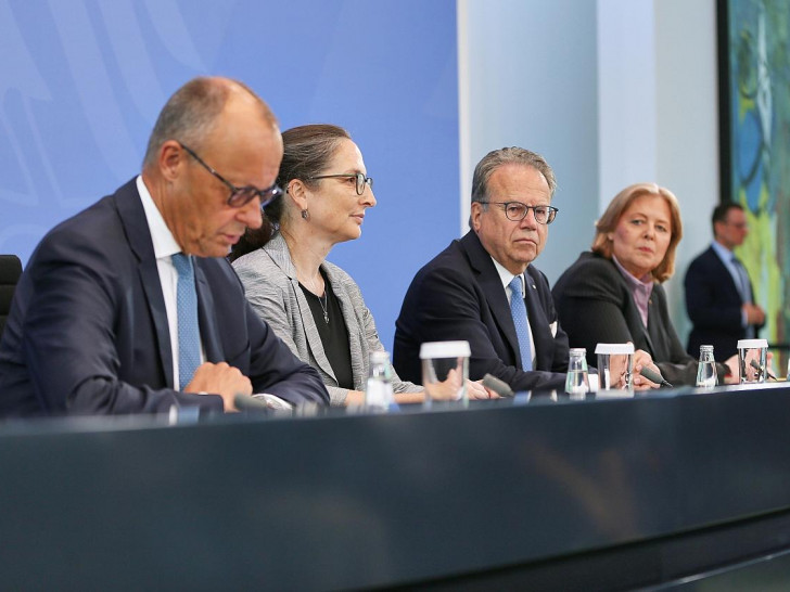Übergabe des Berichts der Rentenkommission (Archiv)