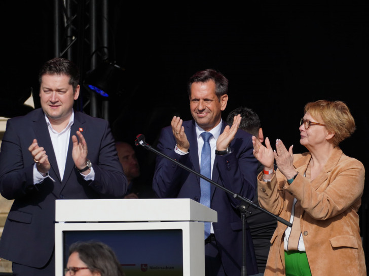 Oberbürgermeister Thorsten Kornblum, Ministerpräsident Olaf Lies und Innenministerin Daniela Behrens eröffneten den Tag der Niedersachsen offiziell.