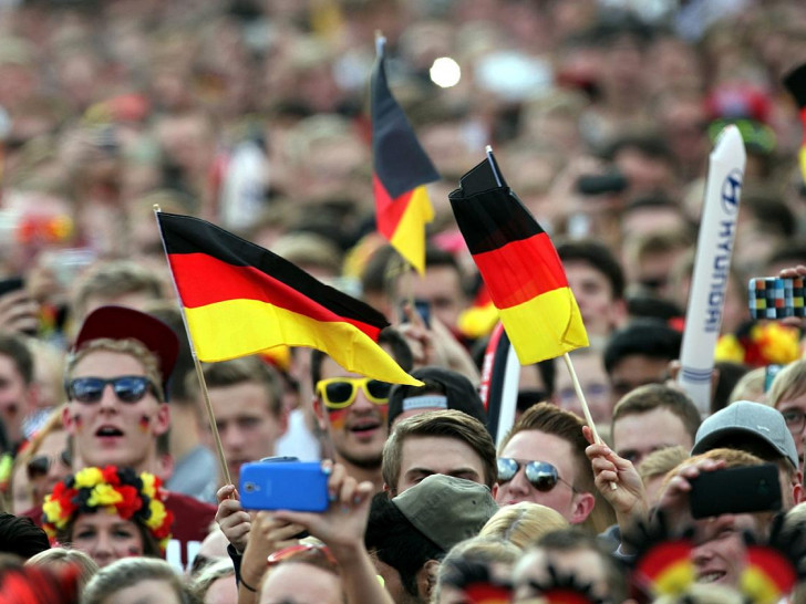 Fußballfans der Deutschen Fußball-Nationalmannschaft (Archiv)