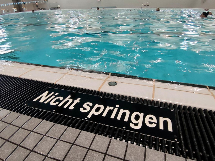 Schwimmbad (Archiv)