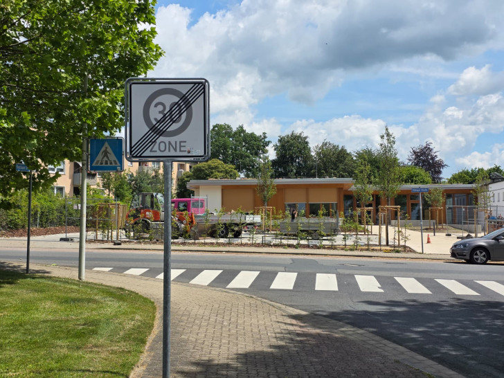 Die Tempo 30 Zone endet direkt vorm Neubau der Kindertagesstätte St. Ansgar an der Elbinger Straße.