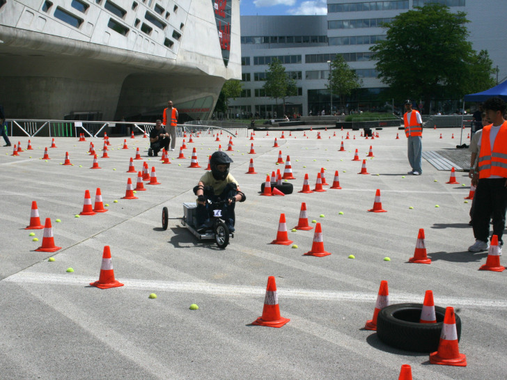In den Wettbewerbsdisziplinen Sprint, Parcours und Ausdauer mussten die Teams zeigen, wie zuverlässig und leistungsfähig ihre Fahrzeuge sind.
