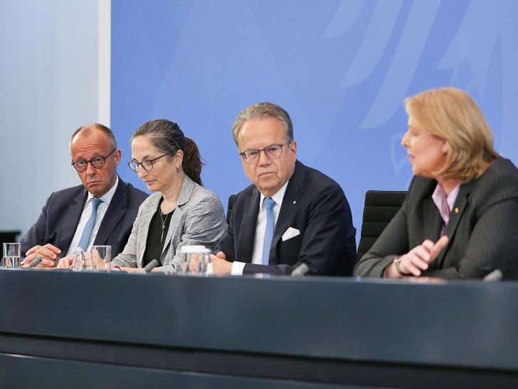 Übergabe des Berichts der Rentenkommission (Archiv)