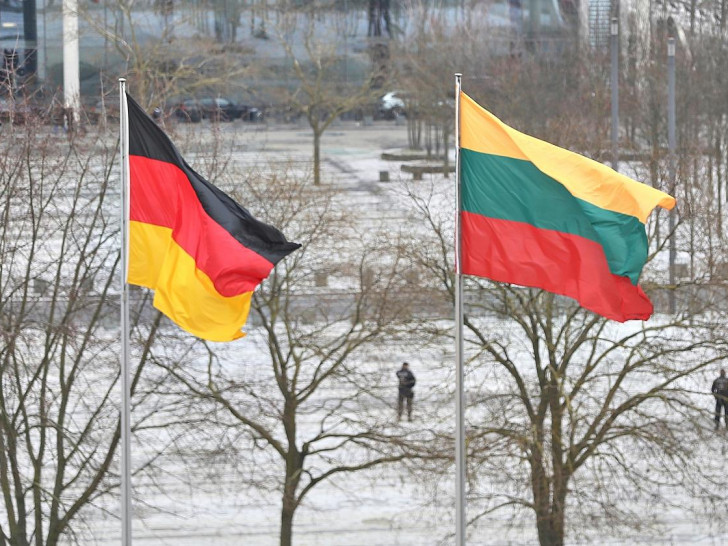 Fahnen von Deutschland und Litauen (Archiv)