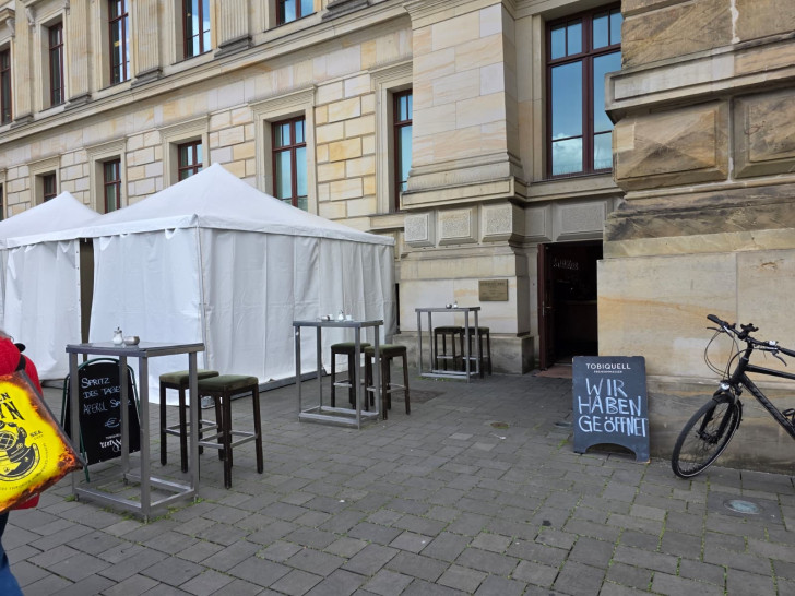 Das „Superleggera in den Schloss-Arkaden hatte auf Instagram kritisiert, dass es seine Außenterrasse für den Tag der Niedersachsen räumen musste.