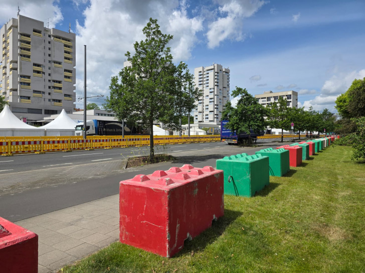 An der Kurt-Schumacher-Straße wurde der Park Viewegsgarten abgesichert.