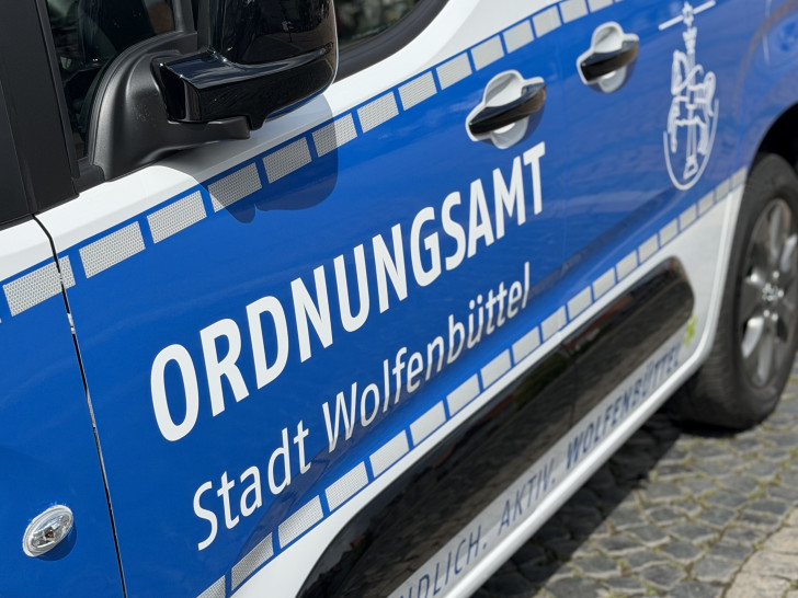 Der Wolfenbütteler Stadtordnungsdienst ist ab sofort mit einem neuen Einsatzfahrzeug im Stadtgebiet unterwegs.
