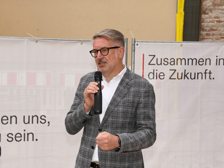 Gerold Leppa gerät im Rat der Stadt ins Visier: Ein Antrag will ihm das Vertrauen entziehen lassen.