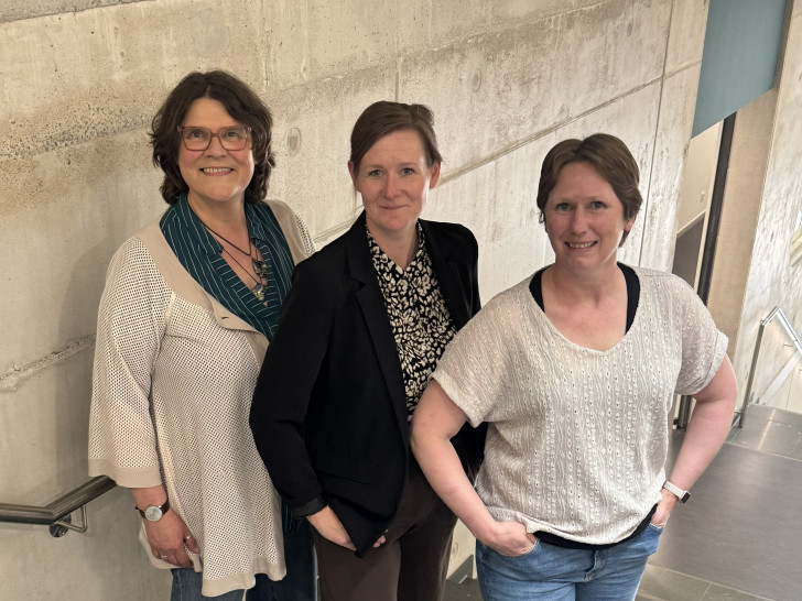 Leiten das Projekt zur Entwicklung transdisziplinärer Weiterbildungsangebote für Notfallversorgung und Katastrophenschutz (von links): Prof. Dr. Ilka Benner, Prof. Dr. Sandra Tschupke und Prof. Dr. Melanie Lietz.