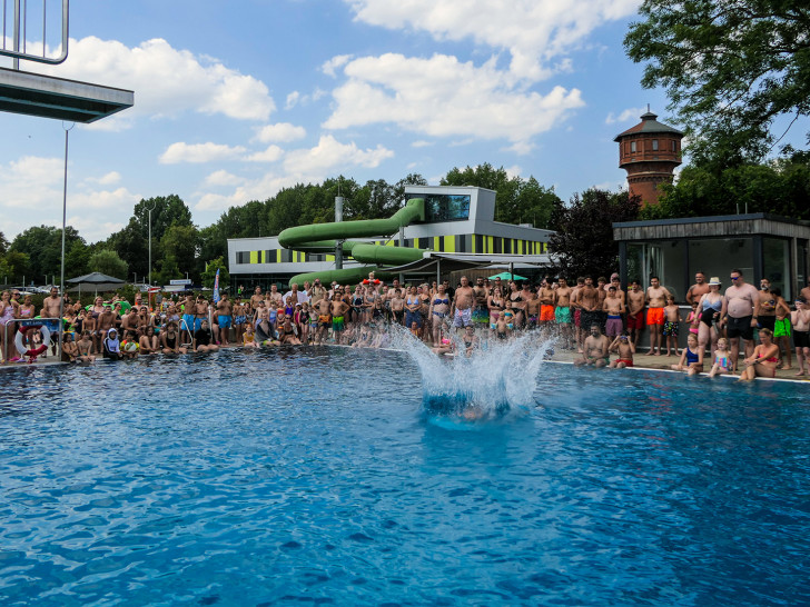 Bei dieser Pool-Party soll jeder auf seine Kosten kommen.