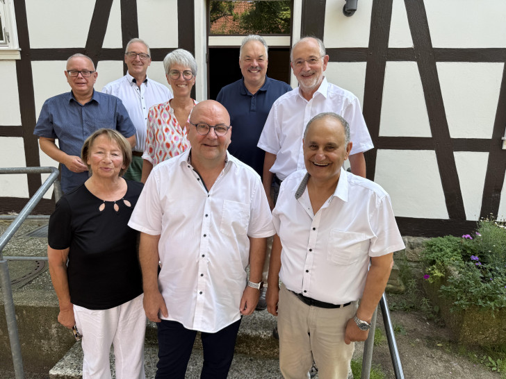 Wenn es nach den prominenten CDU-Köpfen geht, soll Marc Angerstein (vorne Mitte) Kandidat für die anstehende Landtagswahl werden: (v.l.n.r.) Der Stadtverbandsvorsitzende Andreas Meißler, Elke Grosser für die Senioren-Union, der Ehrenvorsitzende Frank Oesterhelweg, die Bürgermeisterkandidatin Kerstin Glier, Kreisvorstandsmitglied Dr. Albrecht Stalmann, der Fraktionsvorsitzende im Kreistag Michael Wolff und der Bundestagsabgeordnete Prof. Dr. Reza Ashgari.