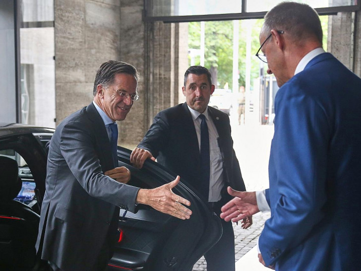 Mark Rutte nimmt an Kabinettssitzung teil am 01.07.2026