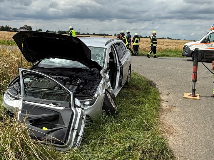 Die Fahrerin musste aus ihrem Auto befreit werden.