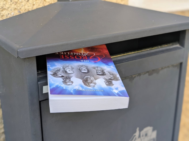 Viele Bürger in der Region wundern sich derzeit über dieses Buch in ihrem Briefkasten.