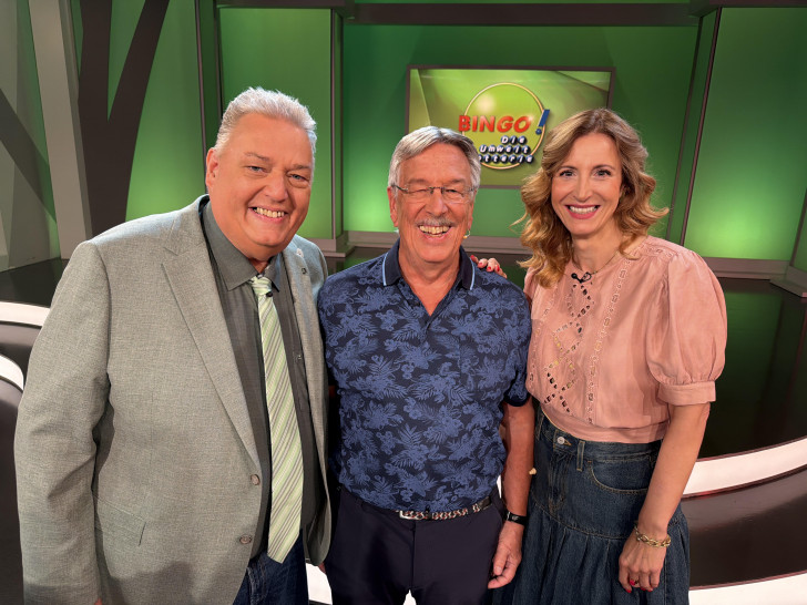 Nach der Sendung gab es noch ein Erinnerungsfoto mit den Moderatoren Michael Thürnau und Ilka Petersen.