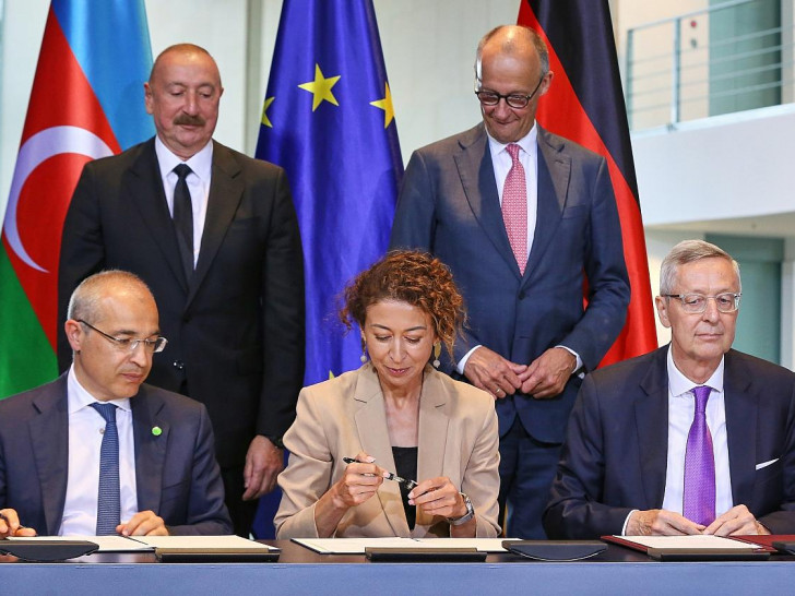 Unterzeichnung einer gemeinsame Erklärung zur Gründung des Deutsch-Aserbaidschanischen Wirtschaftsrats am 21.07.2026