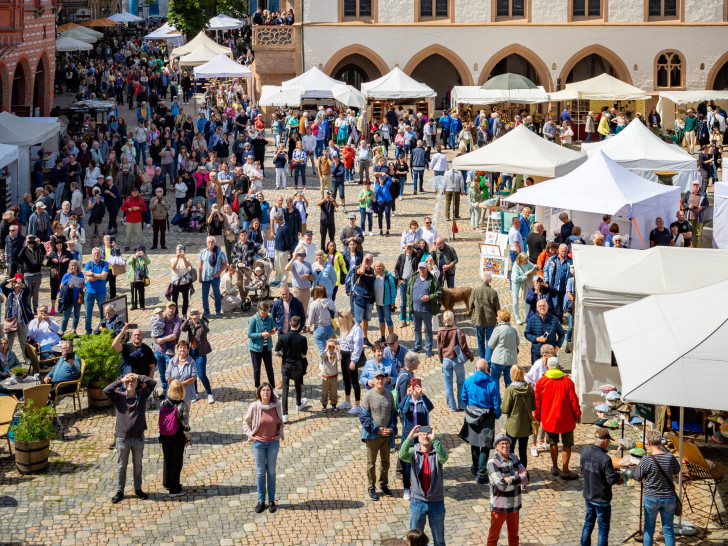 Die historische Altstadt wird zur großen Open‑Air‑Galerie.
