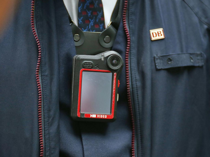 Schaffner mit Bodycam (Archiv)