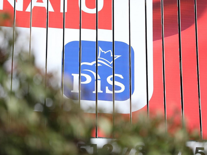 Wahlplakat für die PiS-Partei in Polen