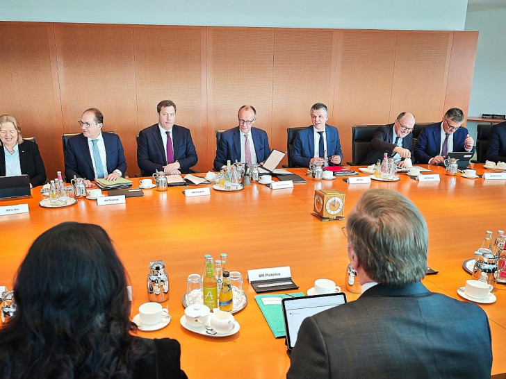 Merz bei Kabinettssitzung (Archiv)