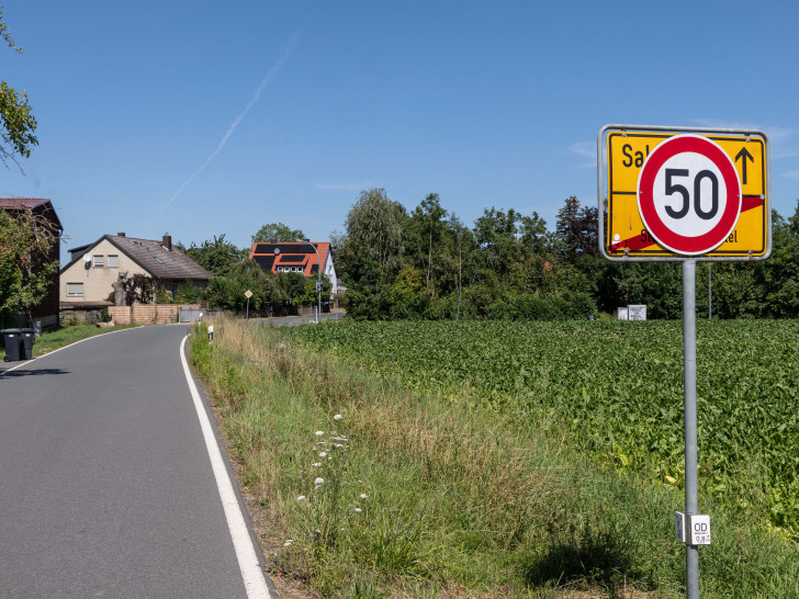 So sieht das Schild am Ortseingang von Cramme derzeit aus.