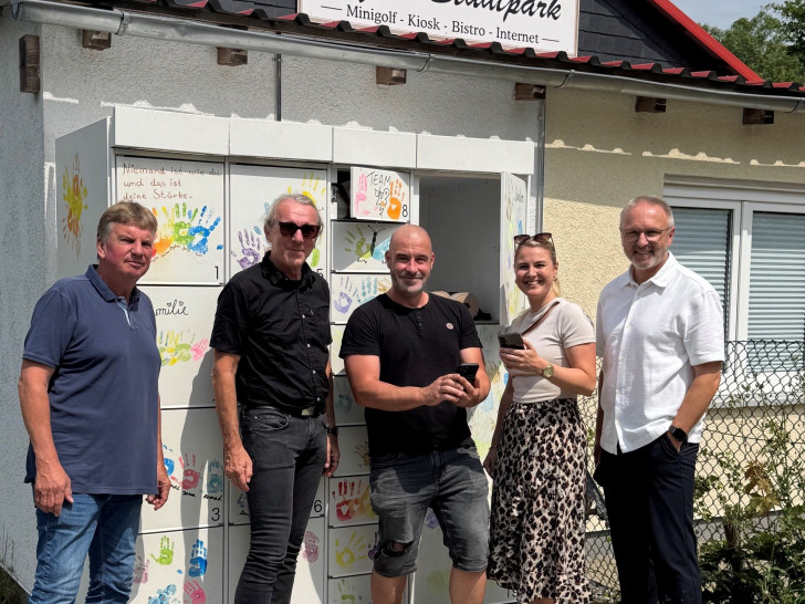 Fraktionsvorsitzender Michael Ohse, Erster Stadtrat Dirk Becker, Martin Sänger (MachMit!Haus), Mara-Lena Macke (Fachdienstleitung Bildung und Soziales), Fraktionsvorsitzender Norbert Schecke (v.l.n.r.)