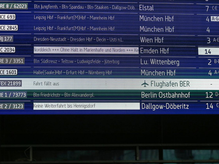 Anzeigetafel bei der Deutschen Bahn (Archiv)