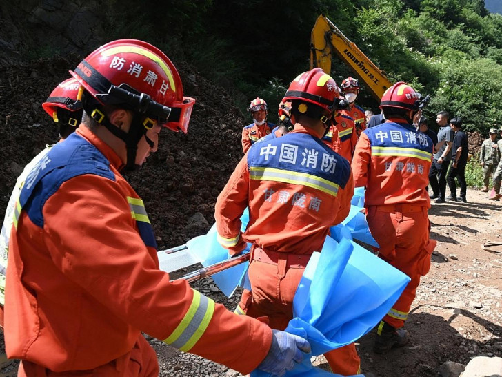 Rettungskräfte in Gansu am 07.07.2026