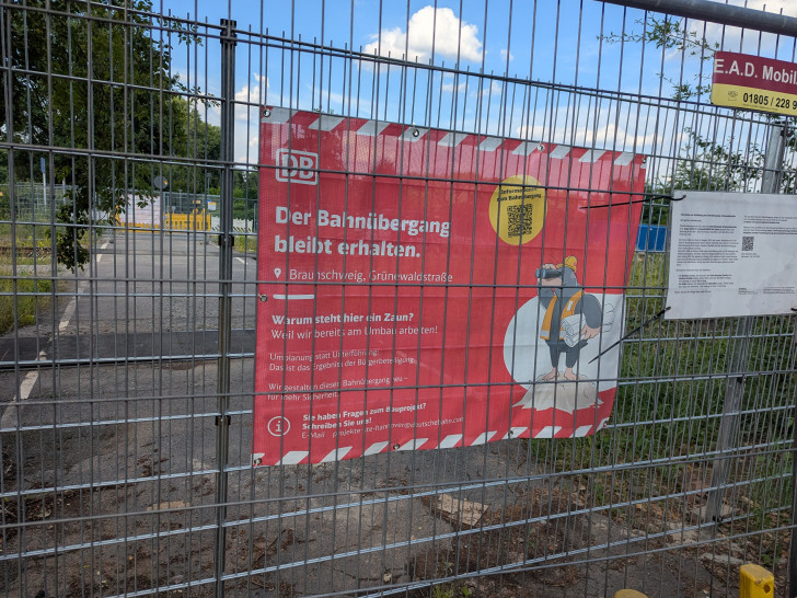 Der Bahnübergang an der Grünewaldstraße bleibt auf unbestimmte Zeit geschlossen.