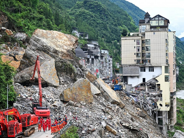Rettungseinsatz nach Erdrutsch nahe Chongqing am 18.07.2026