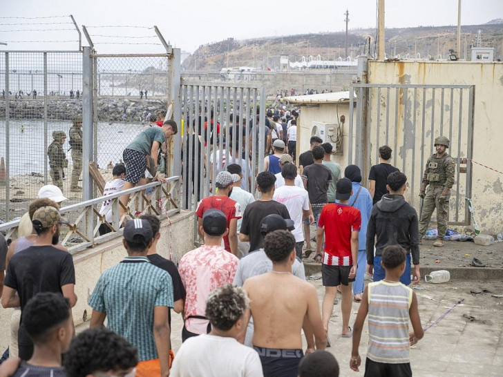 Massenandrang an der Grenze zu Ceuta am 31.07.2026