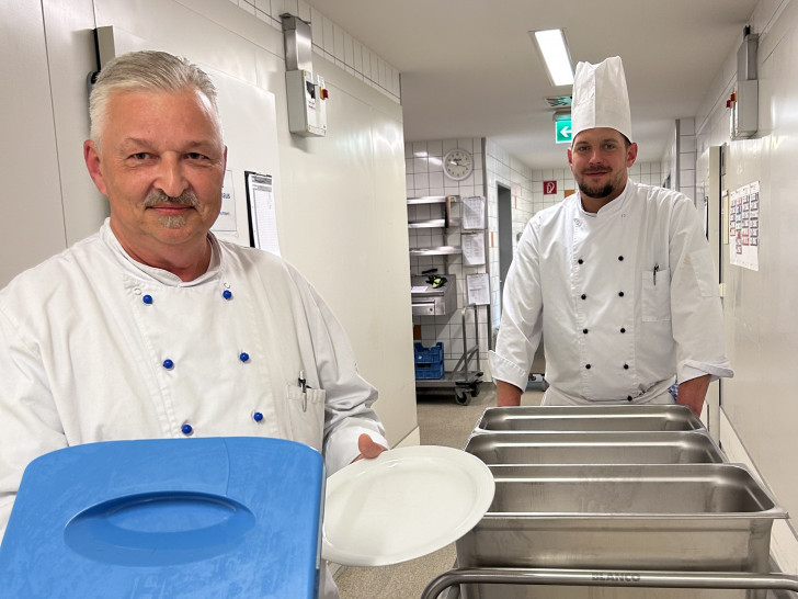 Mitarbeiter der Küchen-Crew des Klinikums.