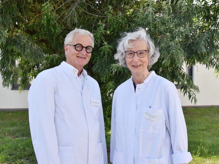 Dr. med Claudia-Zink Wohlfart übergibt die Leitung der Pneumologie an Dr. med. Claus-Peter Harms.