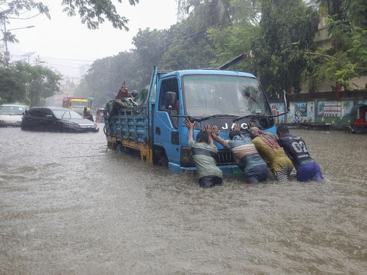 Überschwemmungen in Dhaka am 12.07.2026