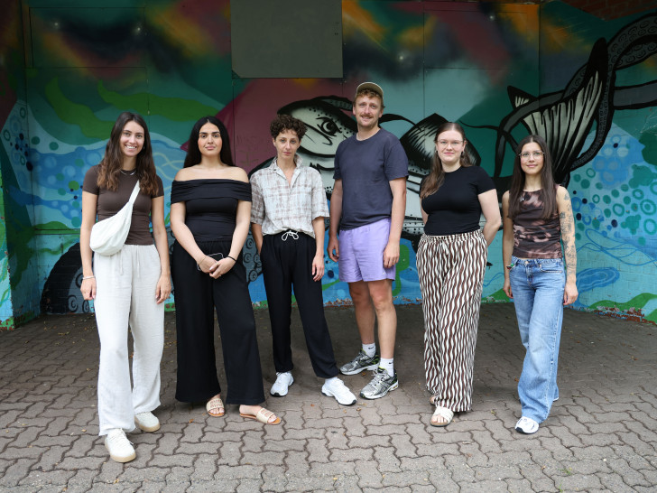 v.l. Lisa Reinecke und Kimia Talebpour (beide AWO Salto Suchthilfe), Prof. Dr. Heidi Süß, Tobias Spiegelberg (Detox Identity), Friederike Schröder (Beratungsstelle gegen sexuelle Gewalt) und Alexandra Leszczynski (Team Jugend- und Demokratiebildung) leiteten verschiedene Workshops zu den Themen Männlichkeit, Rollenbilder, Rassismus, Sucht und Geschlechterrollen in Beziehungen.