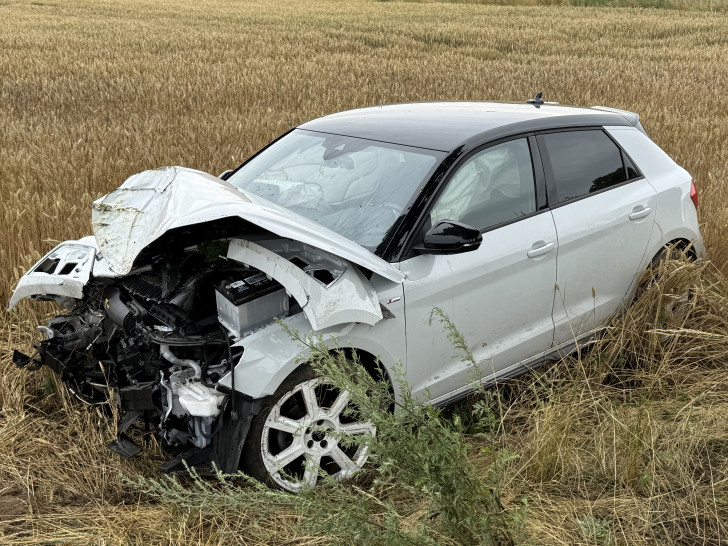 Das Auto wurde erheblich beschädigt.