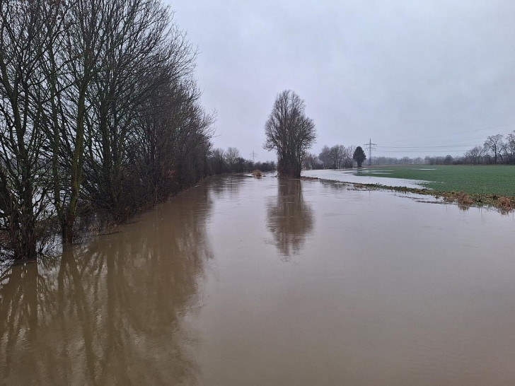 Überschwemmung am Fluss Aue in Niedersachsen